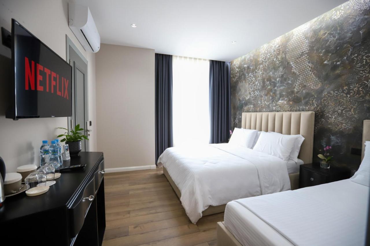 Imperator Hotel Tirana Exterior photo