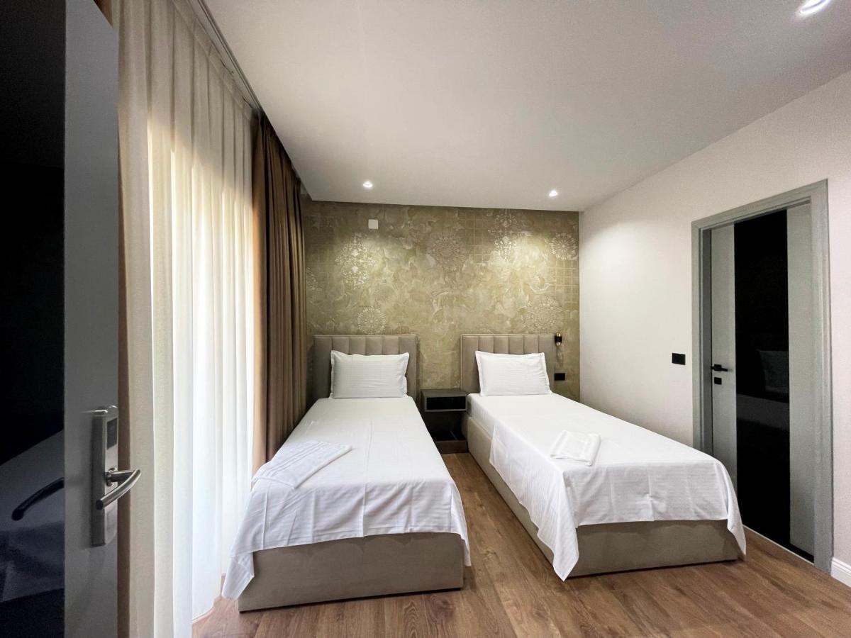 Imperator Hotel Tirana Exterior photo